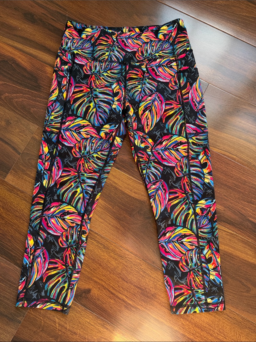 CVG Constantly Varied Gear Pocket 7/8 Length Leggings Neon Tropical Leaves S